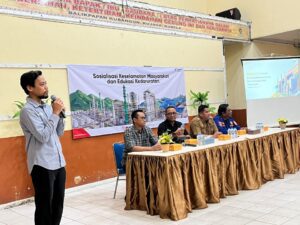 Perwakilan KPB bersama BPBD Balikpapan memberikan sosialisasi keselamatan masyarakat dan edukasi kedaruratan kepada warga di Balikpapan Barat, Selasa (21/7/2026).