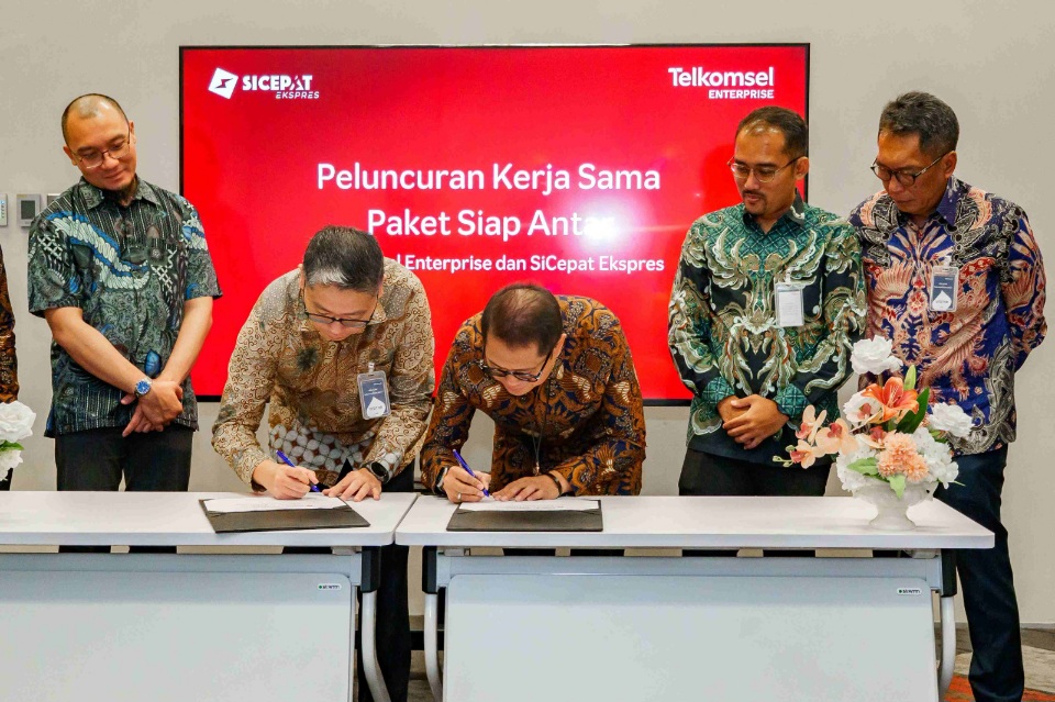 Telkomsel dan SiCepat Ekspres meluncurkan Paket Siap Antar untuk mendukung produktivitas kurir logistik.