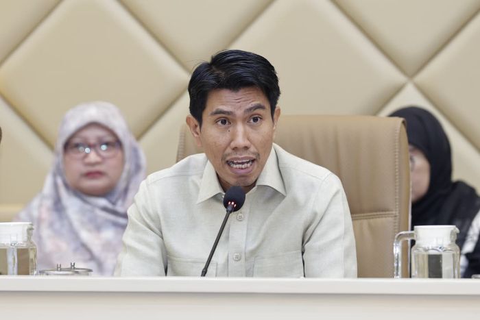 Wakil Ketua Komisi II DPR RI Bahtra Banong dalam Raker dan RDPU dengan Mendagri, Ketua APKASI, Ketum APPSI, Ketua Dewan Pengurus APEKSI, serta para pimpinan daerah seluruh Indonesia di Gedung DPR RI, Jakarta, Kamis (30/7/2026). Foto : Mu/Andri
