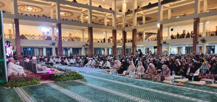 Ustad Abdul Somad Batubara dai asal Riau mengisi tausiyah peringatan Tahun Baru Islam 1 Muharram 1448 Hijriah.