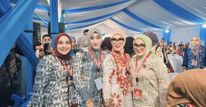 Ketua Dekranasda Kota Balikpapan, Nurlena Rahmad Mas'ud, saat menghadiri Peringatan HUT Dekranas yang dipusatkan di Makassar, Sulawesi Selatan, Jumat (10/7/2026) (foto : Humas Pemkot Balikpapan)