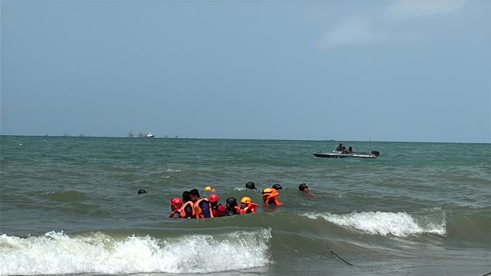 Tim SAR Balikpapan saat melakukan pencarian (foto : SAR Balikpapan)