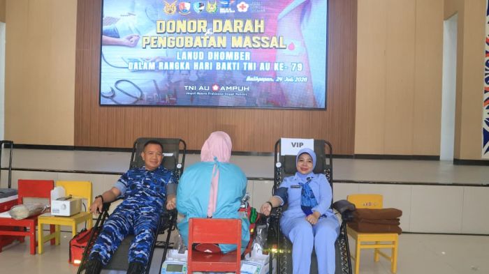 Memperingati Hari Bakti ke-79 TNI Angkatan Udara (TNI AU), Pangkalan TNI AU (Lanud) Dhomber menggelar bakti kesehatan berupa donor darah dan pengobatan massal di Graha Dhomber, Balikpapan, Sabtu (25/7/2026)