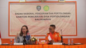 Kantor Pencarian dan Pertolongan (Basarnas) Kelas A Balikpapan menerima kunjungan resmi Deputi Konsulat Jenderal Australia, Ana Mogaldeanu, bersama Manajer Konsuler, Mario Fahrevi