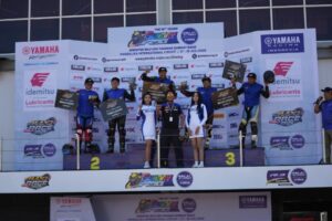Para pemenang MAXI Race 2026 naik podium usai bersaing di Pertamina Mandalika International Circuit, Lombok, dalam rangkaian Yamaha Sunday Race 2026.