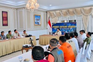 Presiden Prabowo Subianto menggelar rapat terbatas bersama sejumlah menteri, pimpinan lembaga, serta jajaran pemerintah daerah (foto : Setneg)
