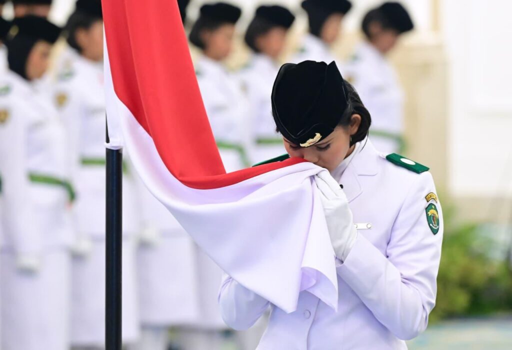 Julita Rista Lestari, anggota Paskibraka asal Kalimantan Timur yang merupakan siswi SMA Negeri 1 Tabang, Kutai Kertanegara, dipercaya menjadi Pemimpin Upacara dalam prosesi pengukuhan Paskibraka Nasional di Istana Merdeka Jakarta (foto : BPMI Setpres)