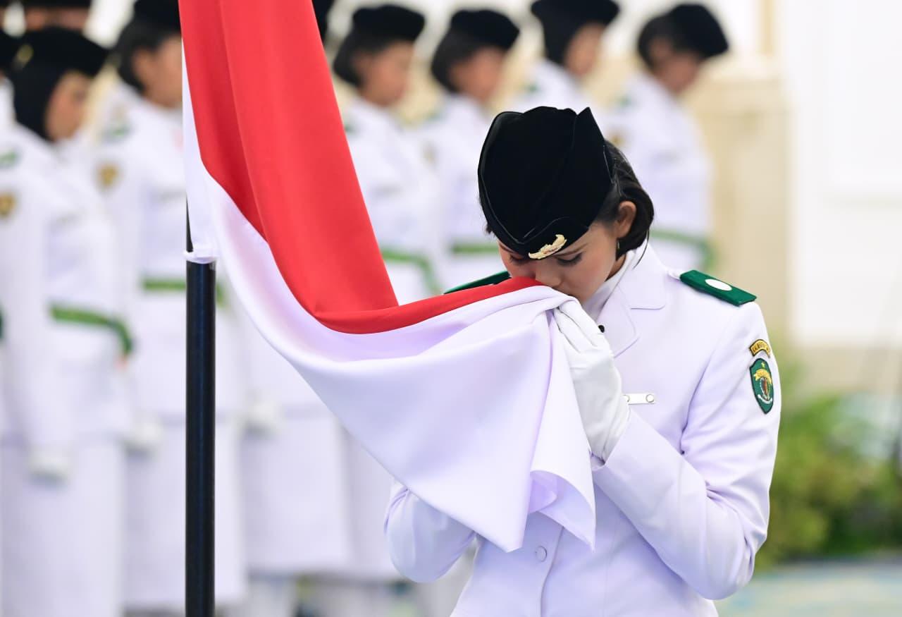 Julita Rista Lestari, anggota Paskibraka asal Kalimantan Timur yang merupakan siswi SMA Negeri 1 Tabang, Kutai Kertanegara, dipercaya menjadi Pemimpin Upacara dalam prosesi pengukuhan Paskibraka Nasional di Istana Merdeka Jakarta (foto : BPMI Setpres)