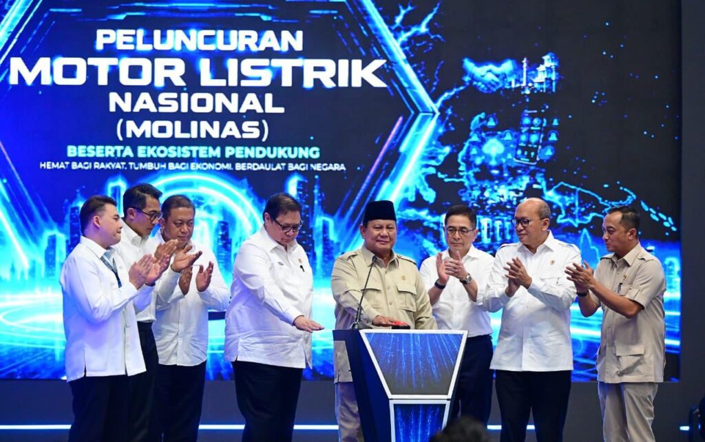 Presiden Prabowo Subianto resmi meluncurkan Motor Listrik Nasional (MoLiNas) beserta ekosistem pendukungnya di fasilitas produksi ALVA, Cikarang, Kabupaten Bekasi, Jawa Barat, Kamis (13/8/2026).