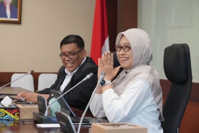 Sekretaris Kemenko Kumham Imipas RI, R. Andika Dwi Prasetya. dan Sekretaris Daerah Provinsi Kalimantan Timur, Sri Wahyuni (foto : Pemprov)