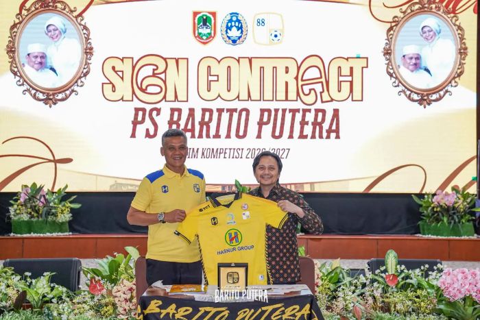 CEO Barito Putera Hasnuryadi Sulaiman dan pelatih Hendri Susilo (foto : Oficial Barito Putera)