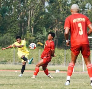 Barito Putera menggelar uji coba menghadapi sesama tim Championship atau Liga 2 Adhyaksa FC Bekasi, di lapangan bola Universitas Negeri Yogyakarta (UNY) (foto : Oficial Barito Putera)