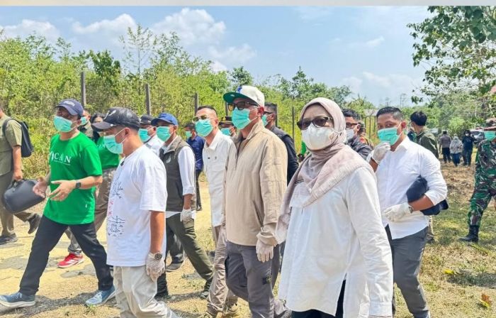 Sekretaris Daerah Provinsi Kalimantan Timur Sri Wahyuni mendampingi kunjungan kerja Menteri Kehutanan Raja Juli Antoni ke Kabupaten Berau, Rabu (26/8/2026). (foto : Pemprov)