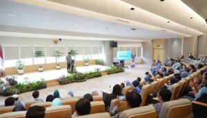 Gubernur Kaltim Rudy saat membuka Rapat Kerja Daerah Perhimpunan Sarjana dan Profesional Kesehatan Masyarakat Indonesia (Persakmi) Kalimantan Timur di Ibu Kota Nusantara (IKN), Sabtu (29/8/2026). (foto : Pemprov)