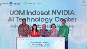 Peluncuran UGM Indosat NVIDIA AI Technology Center di Yogyakarta dihadiri perwakilan Kemkomdigi, Indosat, NVIDIA, dan UGM.