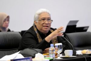 Anggota Komisi XIII DPR RI Ali Mazi, saat rapat terkait penyusunan Undang-Undang tentang Profesi Kurator di Kantor Wilayah Kementerian Hukum Sulawesi Selatan, Kamis (20/8/2026). Foto : Mario/Alma
