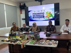 Dinas Kesehatan Kota (DKK), Balai POM bersama Polresta Balikpapan mengamankan ratusan produk jamu berbahaya