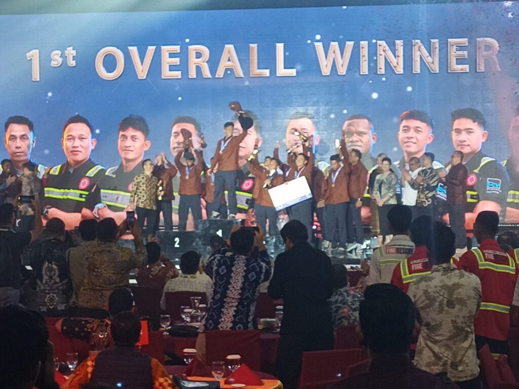 Tim PT Freeport Indonesia merayakan kemenangan sebagai juara umum IMERC 2026 di Balikpapan.