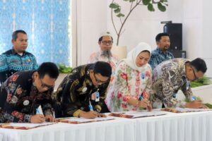 Penandatanganan Perjanjian Kerja Sama (PKS) Sinergi Pengembangan Ekosistem Desa antara Pemprov Kaltim melalui Dinas Pemberdayaan Masyarakat dan Pemerintahan Desa (DPMPD) Kaltim dengan Bankaltimtara.