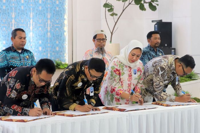 Penandatanganan Perjanjian Kerja Sama (PKS) Sinergi Pengembangan Ekosistem Desa antara Pemprov Kaltim melalui Dinas Pemberdayaan Masyarakat dan Pemerintahan Desa (DPMPD) Kaltim dengan Bankaltimtara.