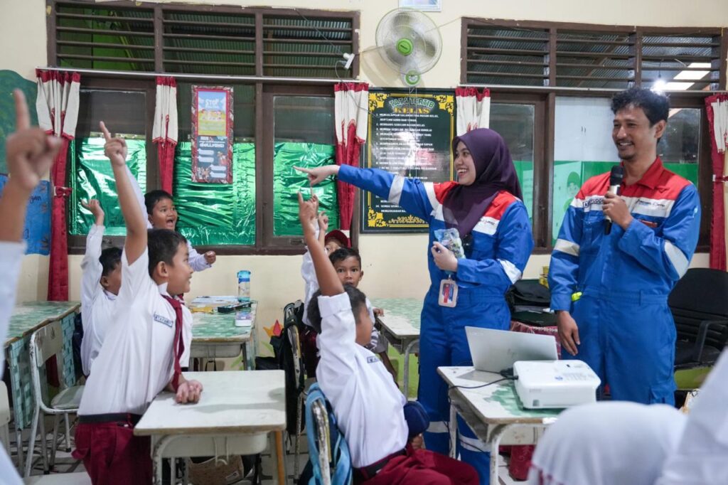 KPB Mengajar Kembali Hadir, 600 Siswa di Balikpapan dan Lawe-Lawe Ikut Belajar soal Energi