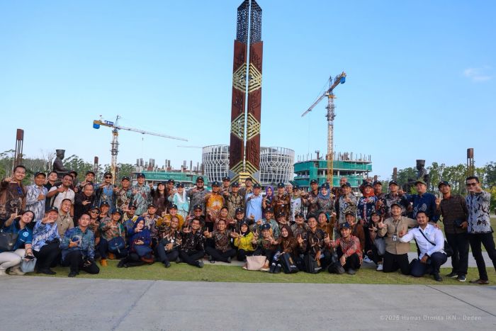 Otorita Ibu Kota Nusantara (IKN) menerima kunjungan Gubernur Jawa Tengah Ahmad Luthfi beserta jajaran Bupati dan Wakil Bupati se-Jawa Tengah dalam rangka membahas potensi kolaborasi dan peluang investasi di IKN