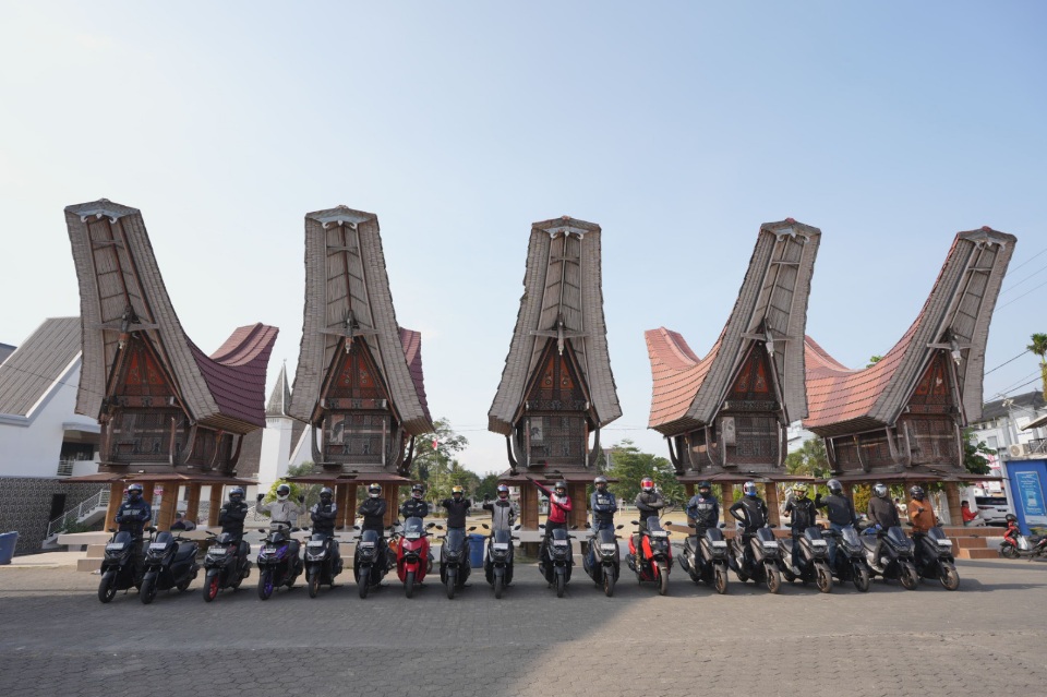 MAXI Tour Boemi Nusantara di Tana Toraja, Rayakan Kemerdekaan dengan Bentangkan Merah Putih Raksasa
