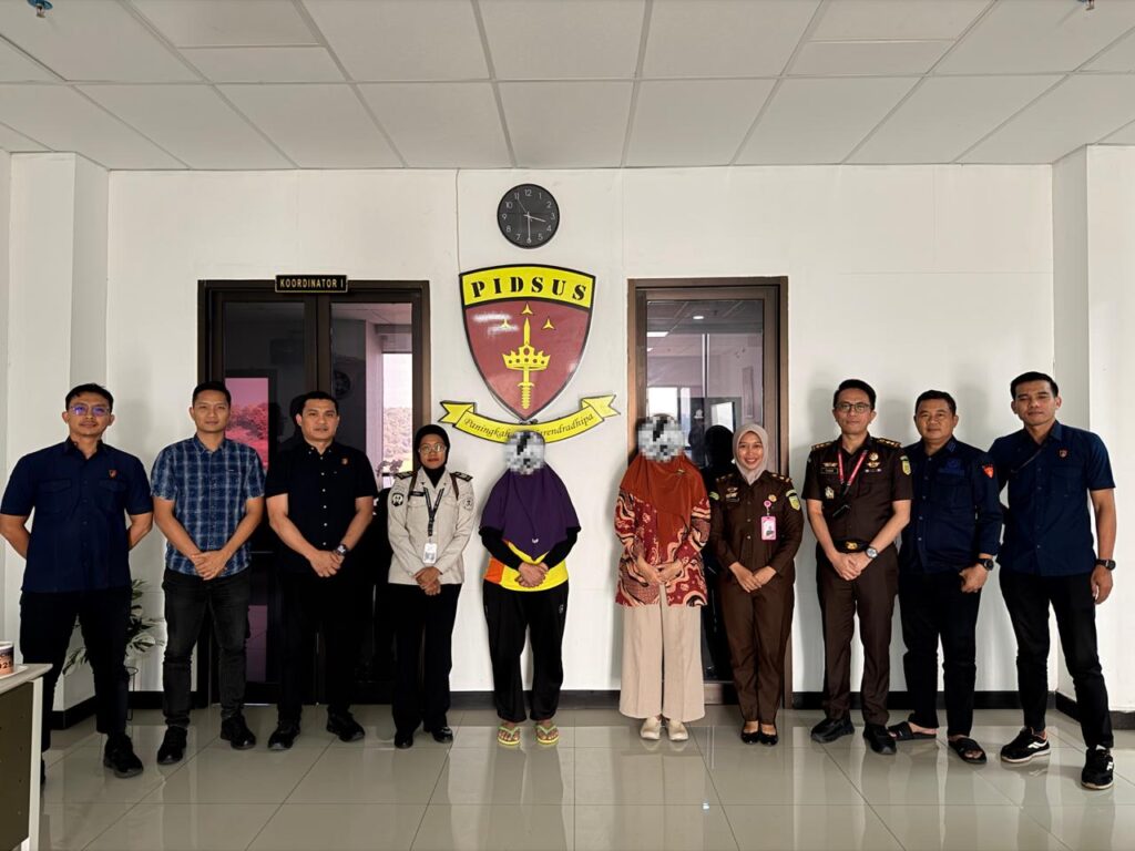 Polda Kaltim Serahkan Dua Tersangka Korupsi BLKI Balikpapan ke Kejati