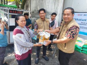 Gerakan Pangan Murah Polresta Balikpapan dipimpin Kasat Reskrim Polresta Balikpapan AKP Agus Fitriadi (foto : Polresta)