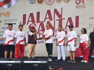 Jalan Santai Bersama Perhimpunan Tionghoa Balikpapan dalam rangka memperingati HUT ke-81 Kemerdekaan
