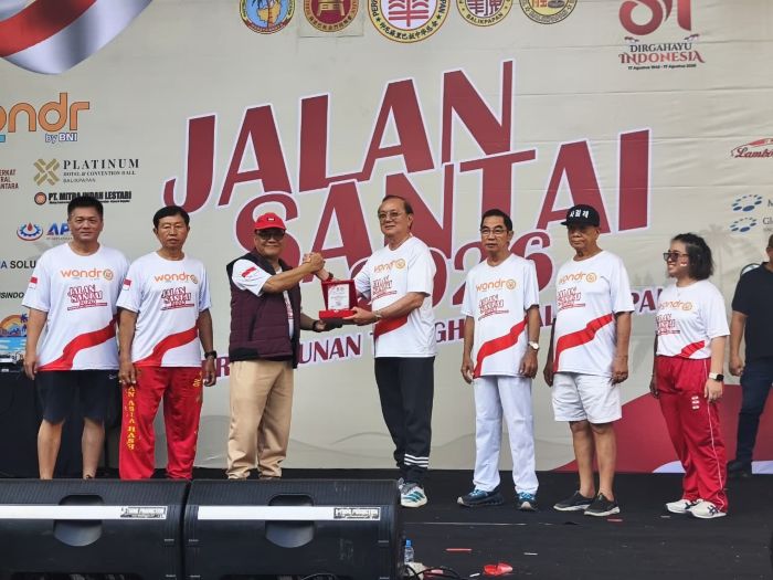 Jalan Santai Bersama Perhimpunan Tionghoa Balikpapan dalam rangka memperingati HUT ke-81 Kemerdekaan