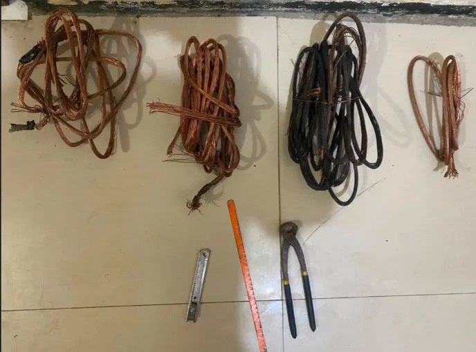 Barang bukti dugaan tindak pidana pencurian kabel tembaga yang terjadi di kawasan pembangunan Ibu Kota Nusantara (IKN). (foto : Polda)