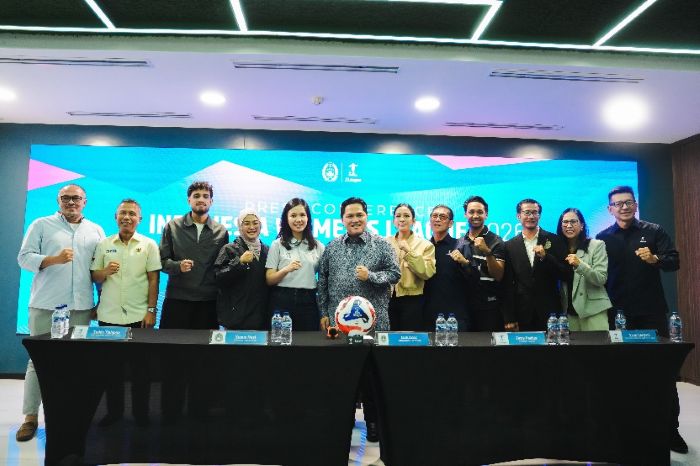 Ketua Umum PSSI Erick Thohir dalam konferensi pers peluncuran Indonesia Women’s League 2026/2027 di kantor ILeague, Menara Mandiri Lantai 19, Jakarta, Selasa (11/8/2026).