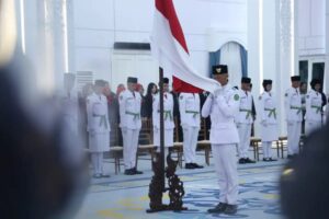 Wakil Gubernur Kalimantan Timur H. Seno Aji secara resmi mengukuhkan 40 anggota Pasukan Pengibar Bendera Pusaka (Paskibraka) Tingkat Provinsi Kalimantan Timur Tahun 2026. Pengukuhan berlangsung di Pendopo Odah Etam, Sabtu (15/8/2026) malam.