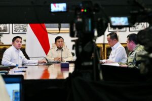 Prabowo saat memimpin rapat terbatas mengenai perkembangan penanganan bencana alam dari Istana Merdeka, Jakarta, melalui konferensi video, Senin (7/9/2026).