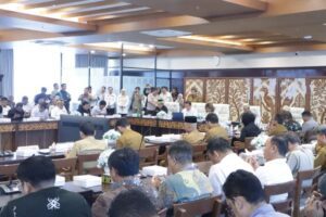 Kunjungan Kerja Spesifik Komite II DPD RI bersama Wakil Menteri Lingkungan Hidup (Wamen LH) Diaz Hendropriyono di Kantor Gubernur Kaltim, Senin (14/9/2026).