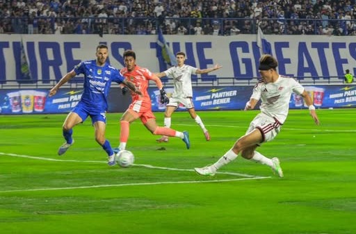 Kodai Tanaka saat mencetak gol ke gawang Persib Bandung (foto : Oficial PSM)