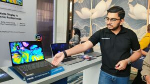 ASUS ExpertBook Ultra Tantang Laptop Flagship Kompetitor