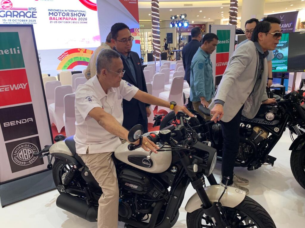 Indonesia International Motor Show (IIMS) resmi memperluas jangkauan pameran otomotifnya ke luar Pulau Jawa. Setelah sukses di Jakarta dan Surabaya, kali ini IIMS digelar di Kota Balikpapan, Kalimantan Timur, mulai hari ini hingga 19 Oktober 2025 di Pentacity Mall. (Foto: Samsul/Inibalikpapan)