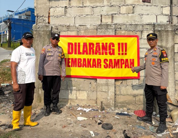 Satgas Karhutla dan jajaran Bhabinkamtibmas, kepolisian menggencarkan sosialisasi di sejumlah kawasan yang dinilai rawan kebakaran