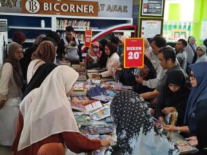 Bazar Buku yang digelar Dinas Perpustakaan dan Kearsipan (Dispustakar) Kota Balikpapan