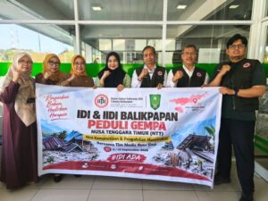Ikatan Dokter Indonesia (IDI) Cabang Balikpapan kembali turun tangan dalam respons kemanusiaan bencana. Tiga dokter diberangkatkan ke NTT (foto : Inibalikpapan/Samsul)