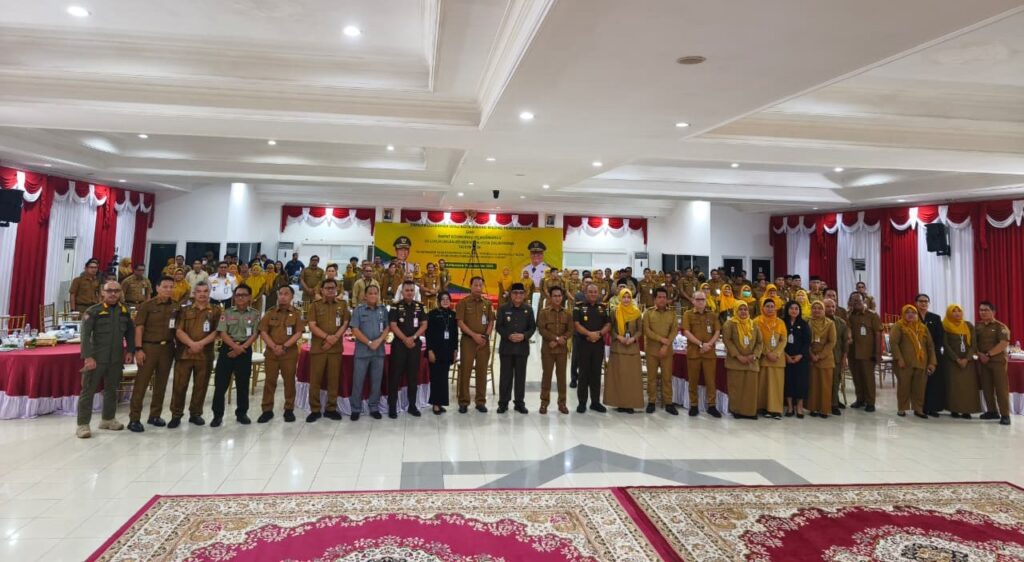 Wali Kota Award Bidang Pengawasan kepada Organisasi Perangkat Daerah (OPD) dalam Rapat Koordinasi Pengawasan (Rakorwas) Pemerintah Kota Balikpapan dengan tema “Pengawasan yang Berdampak: Mengawal Tata Kelola, Mengelola Risiko, dan Mendorong Kinerja untuk Mencapai Tujuan.”
