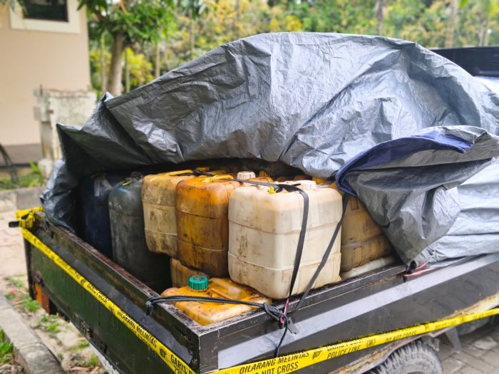 Barang bukti BBM yang diamankan Polda Kaltim (foto : Inibalikpapan/Samsul)