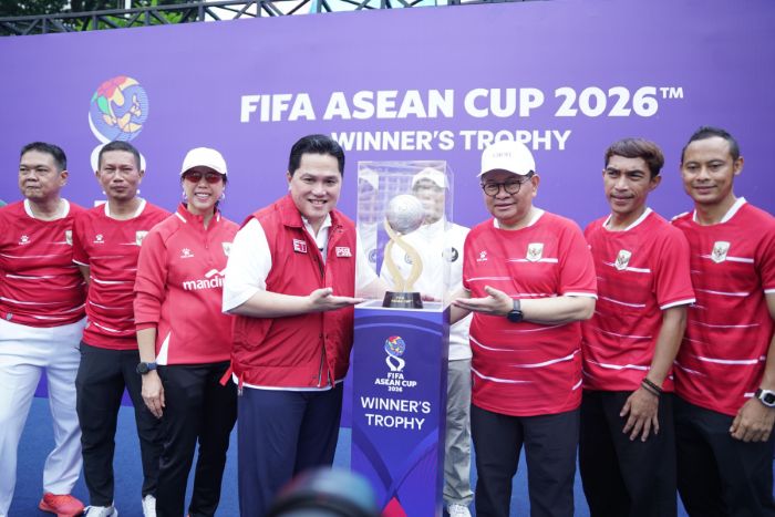 Roll To Glory FIFA ASEAN CUP™ Family Parade bersama legenda Timnas Indonesia yang berlangsung pada Minggu (13/9), di Jakarta (foto : PSSI)