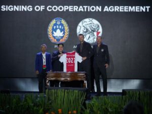 AFC Ajax dan PSSI resmi menjalin kemitraan sepak bola untuk mendukung pengembangan pemain dan pelatih di Indonesia.